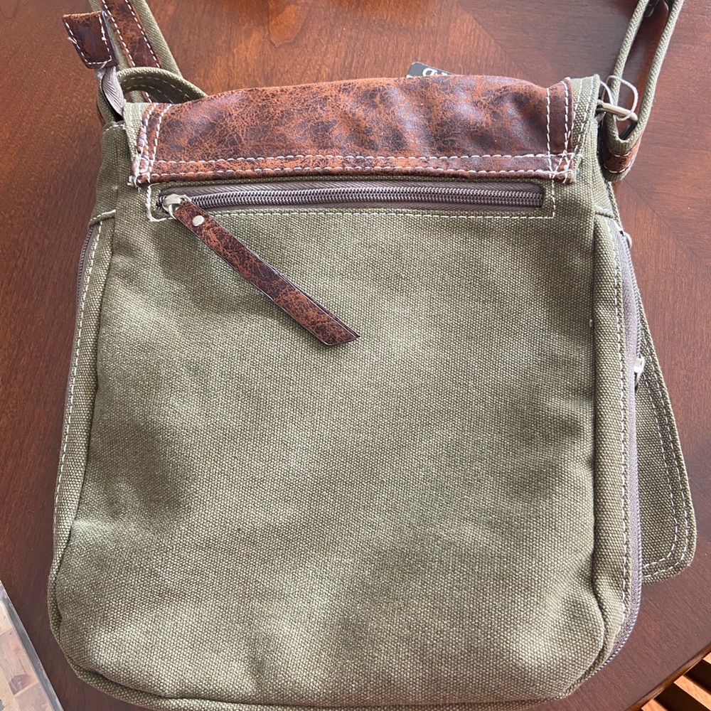 Cute Crossbody 3d Converse design Hippie bag! - Picture 2 of 5